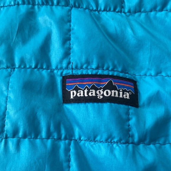 Patagonia Women’s Light Puffer Jacket with Hood - Picture 2 of 4